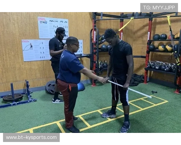 举重俱乐部完善青少年营养与训练配餐的科学指南,举重对青少年的危害 举重俱乐部完善青少年营养与训练配餐的科学指南,举重对青少年的危害